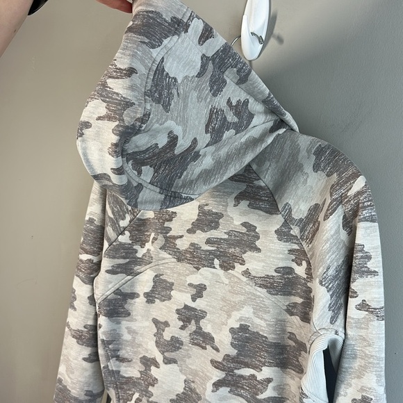 Athleta Womens Triumph Printed Hoodie in Grey Gypsum Camo Size Large Thumb Holes - Picture 15 of 16